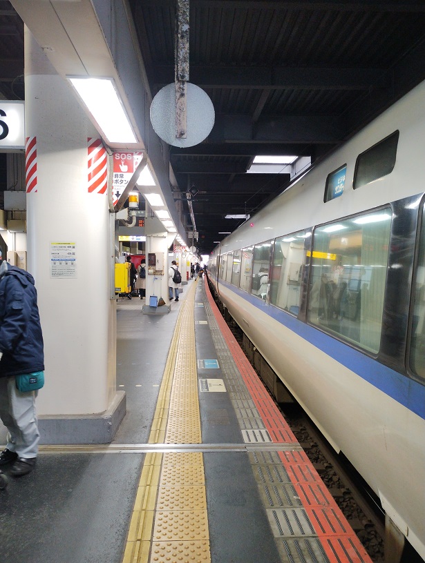 ＪＲ西在来線サンダーバードが金沢駅に到着している。